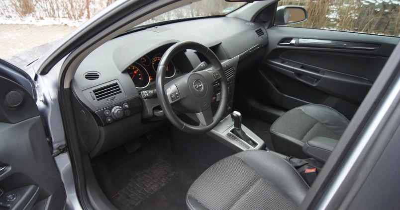 Opel Astra cena 15900 przebieg: 175700, rok produkcji 2005 z Góra Kalwaria małe 277